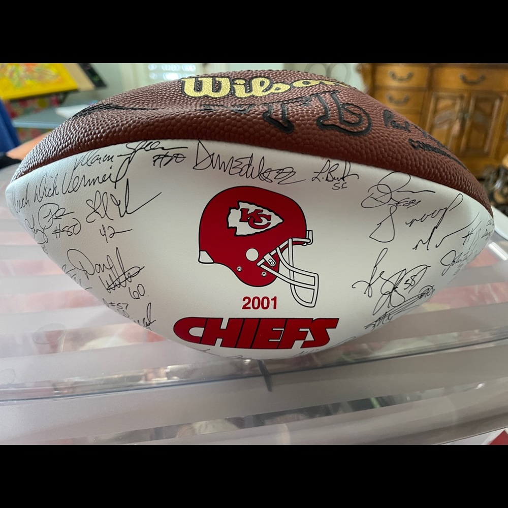 AUTOGRAPHED 2001 KC CHIEFS FOOTBALL